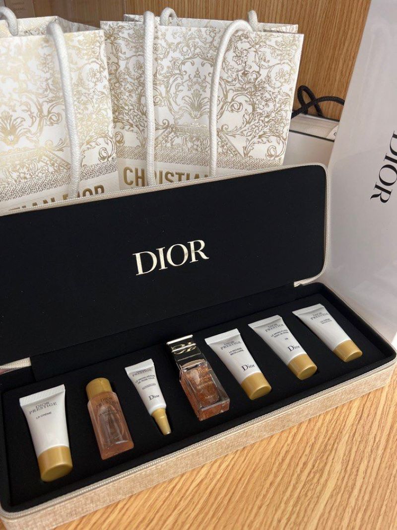 Dior Prestige Gift Set [7Items + Bag] ,La Mousse Micellaire ,La Micro Lotion De Rose ,Le Micro Serum De Rose Yeux , La Micro Huile De Rose Serum ,Le Nectar Premier ,Le Nectar Premier ,La Creme Texture Riche